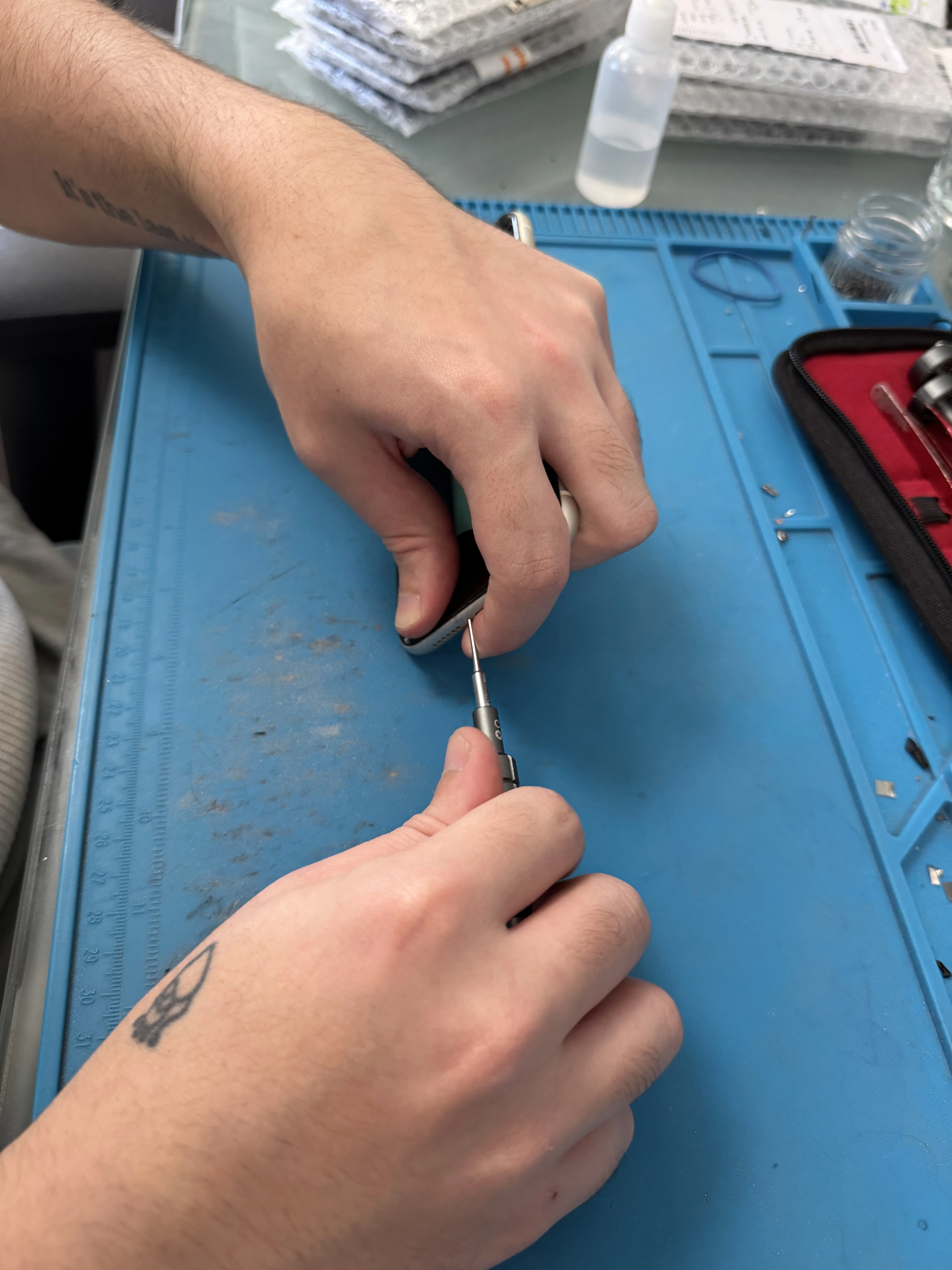 Réparation de smartphone en formation